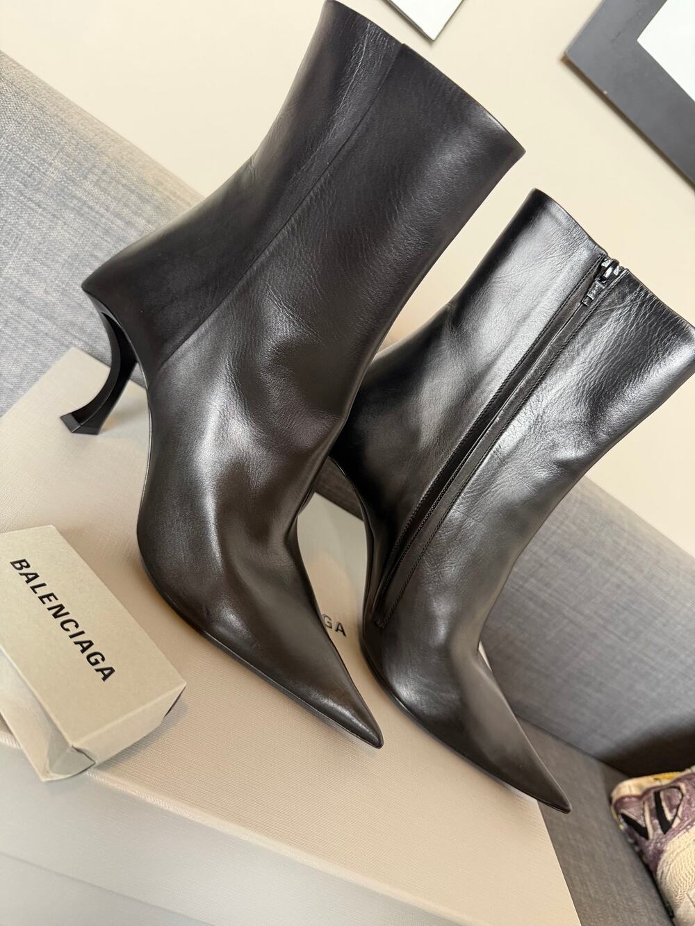 NIB Balenciaga Hourglass Black Leather Ankle Booties Pointed Toe Size 38